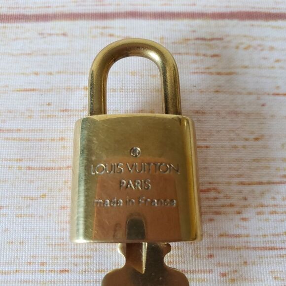 Authentic Louis Vuitton #301 Lock and Key Set Brass 300 Series Padlock - Picture 9 of 11